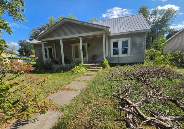 Photo 2 of Single family home for sale at 212 E James Blvd, Saint James, MO 65559 | MLS# MIS26061978 | Listing updated on 2026-10-04