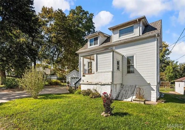 Photo 2 of Single family home for sale at 279 Old County Rd, Saint Louis, MO 63125 | MLS# MIS26061990 | Listing updated on 2026-10-09