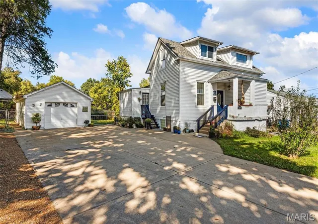 Photo 3 of Single family home for sale at 279 Old County Rd, Saint Louis, MO 63125 | MLS# MIS26061990 | Listing updated on 2026-10-09