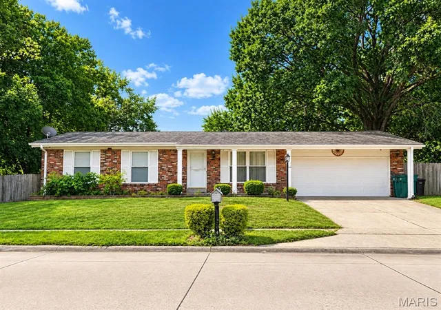Photo 1 of Sale Pending at 2 Smoke Tree Dr, Fenton, MO 63026 | MLS# MIS26061991 | Listing updated on 2026-10-01
