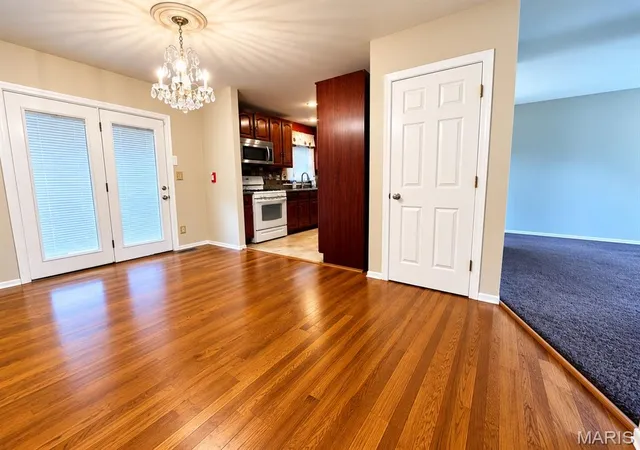 Photo 3 of Sale Pending at 2 Smoke Tree Dr, Fenton, MO 63026 | MLS# MIS26061991 | Listing updated on 2026-10-01