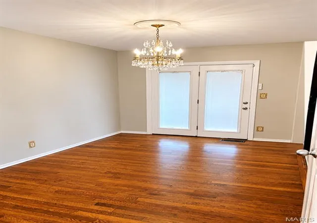 Photo 3 of Sale Pending at 2 Smoke Tree Dr, Fenton, MO 63026 | MLS# MIS26061991 | Listing updated on 2026-10-01