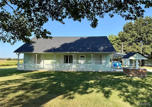 Photo 1 of Single family home for sale at 5059 Smith Dr, Edwardsville, IL 62025 | MLS# MIS26061992 | Listing updated on 2026-09-25
