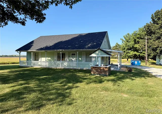 Photo 2 of Single family home for sale at 5059 Smith Dr, Edwardsville, IL 62025 | MLS# MIS26061992 | Listing updated on 2026-09-25