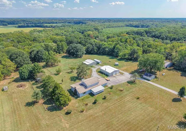 Photo 2 of Single family home for sale at 370 Hall Ln, Sorento, IL 62086 | MLS# MIS26061993 | Listing updated on 2026-10-19