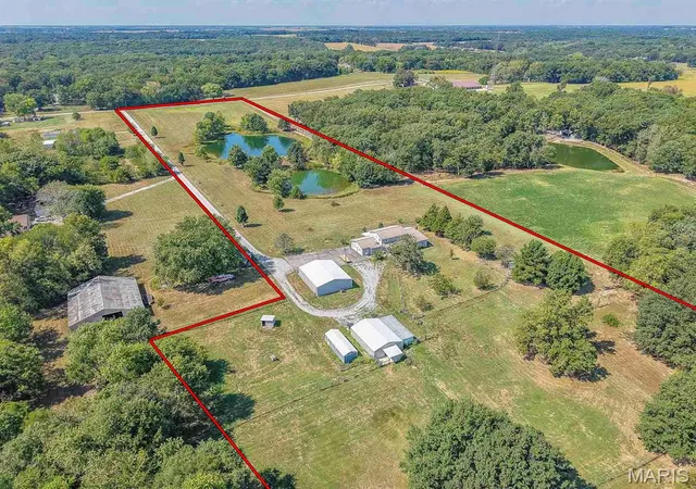 Photo 4 of Single family home for sale at 370 Hall Ln, Sorento, IL 62086 | MLS# MIS26061993 | Listing updated on 2026-10-19