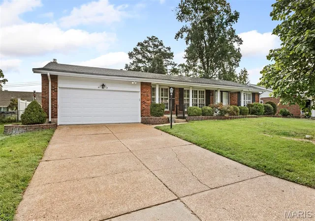 Photo 1 of Single family home for sale at 4126 Concord Oaks Dr, Saint Louis, MO 63128 | MLS# MIS26061999 | Listing updated on 2026-10-05