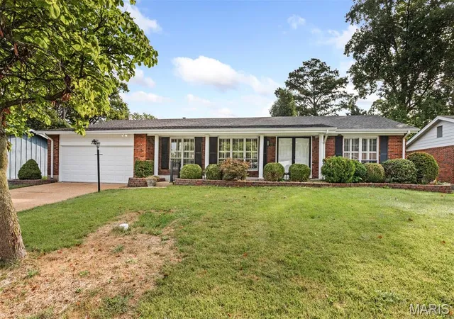Photo 2 of Single family home for sale at 4126 Concord Oaks Dr, Saint Louis, MO 63128 | MLS# MIS26061999 | Listing updated on 2026-10-05