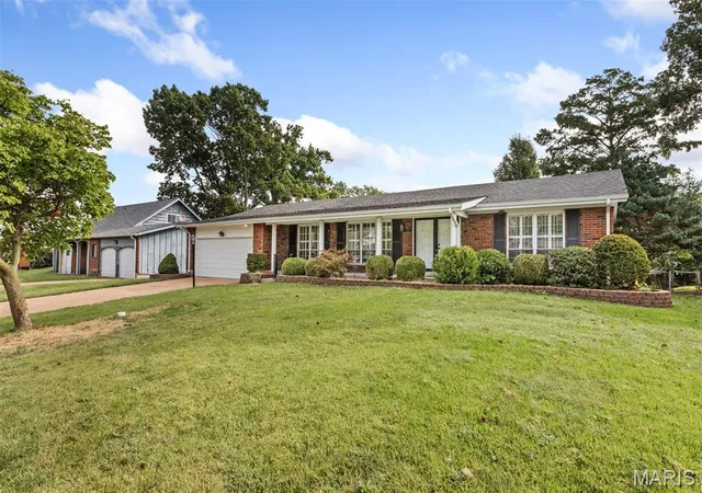 Photo 3 of Single family home for sale at 4126 Concord Oaks Dr, Saint Louis, MO 63128 | MLS# MIS26061999 | Listing updated on 2026-10-05