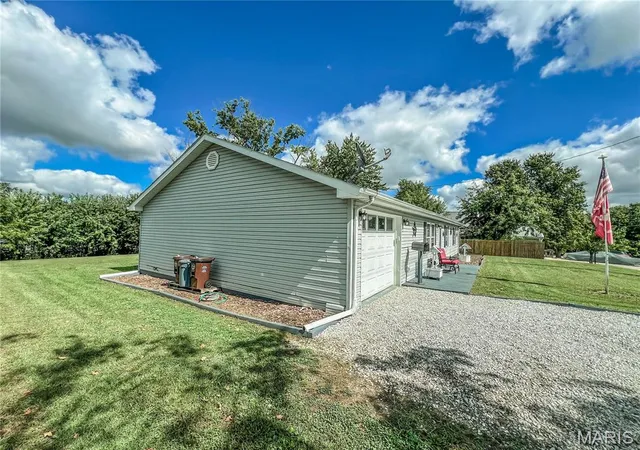 Photo 3 of Single family home for sale at 408 Mcmurry St, Paris, MO 65275 | MLS# MIS26062007 | Listing updated on 2026-09-28