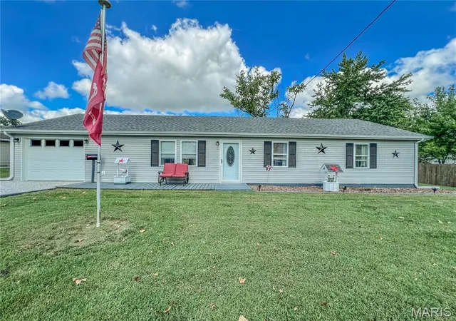 Photo 2 of Single family home for sale at 408 Mcmurry St, Paris, MO 65275 | MLS# MIS26062007 | Listing updated on 2026-09-28