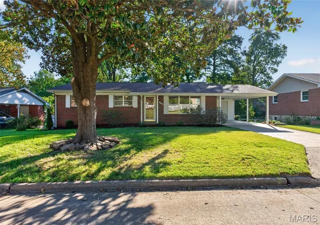 Photo 1 of Sale Pending at 1534 N Henderson St, Cape Girardeau, MO 63701 | MLS# MIS26062010 | Listing updated on 2026-10-03