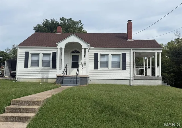 Photo 1 of Single family home for sale at 260 N Locust St, Hannibal, MO 63401 | MLS# MIS26062012 | Listing updated on 2026-09-29