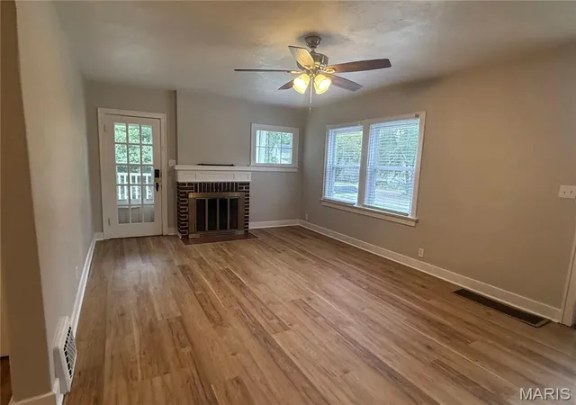 Photo 2 of Single family home for sale at 260 N Locust St, Hannibal, MO 63401 | MLS# MIS26062012 | Listing updated on 2026-09-29
