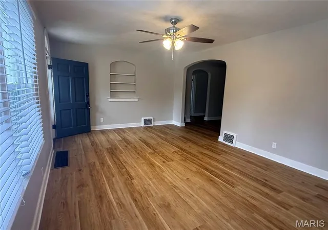 Photo 3 of Single family home for sale at 260 N Locust St, Hannibal, MO 63401 | MLS# MIS26062012 | Listing updated on 2026-09-29