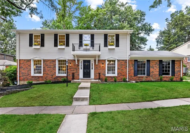 Photo 1 of Sale Pending at 1294 Pinrun Dr, Ballwin, MO 63011 | MLS# MIS26062015 | Listing updated on 2026-09-30