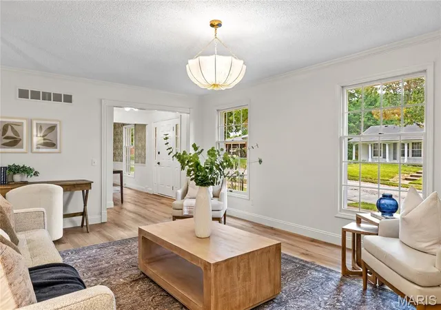 Photo 3 of Sale Pending at 1294 Pinrun Dr, Ballwin, MO 63011 | MLS# MIS26062015 | Listing updated on 2026-09-30