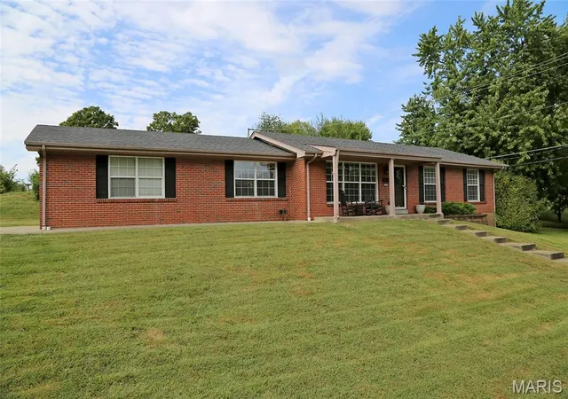 Photo 1 of Single family home for sale at 3001 W Adams, Saint Charles, MO 63301 | MLS# MIS26062017 | Listing updated on 2026-10-07