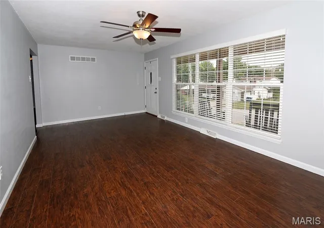 Photo 3 of Single family home for sale at 3001 W Adams, Saint Charles, MO 63301 | MLS# MIS26062017 | Listing updated on 2026-10-07
