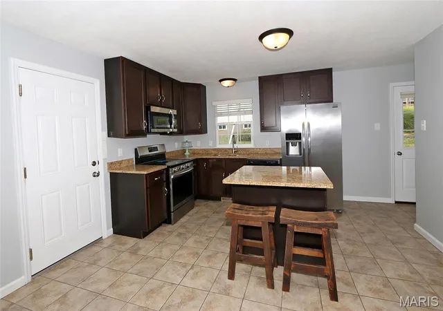 Photo 4 of Single family home for sale at 3001 W Adams, Saint Charles, MO 63301 | MLS# MIS26062017 | Listing updated on 2026-10-07