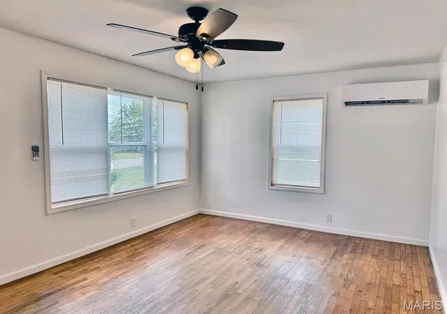 Photo 3 of Single family home for sale at 328 W Oak St, Dexter, MO 63841 | MLS# MIS26062019 | Listing updated on 2026-09-25