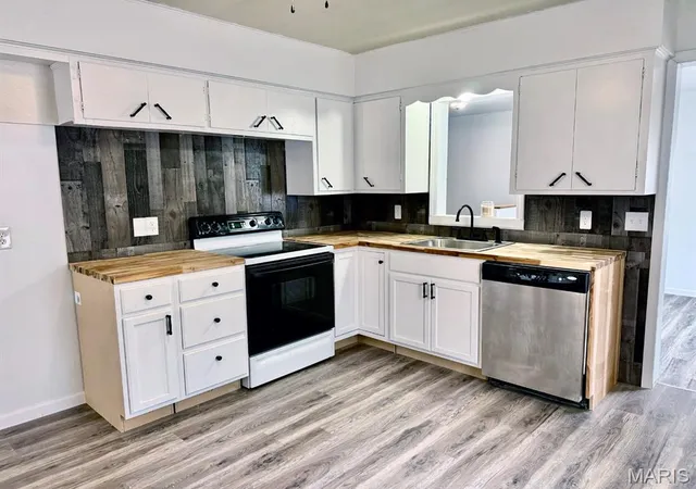 Photo 4 of Single family home for sale at 328 W Oak St, Dexter, MO 63841 | MLS# MIS26062019 | Listing updated on 2026-09-25
