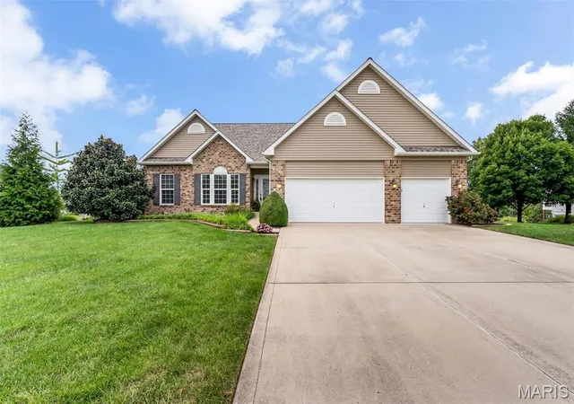 Photo 1 of Single family home for sale at 831 Autumn Rise, Columbia, IL 62236 | MLS# MIS26062020 | Listing updated on 2026-10-04