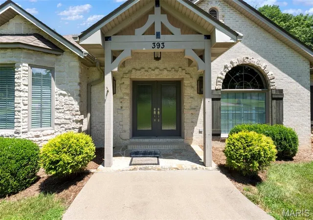 Photo 2 of Sale Pending at 393 Kensington Ln, Cape Girardeau, MO 63701 | MLS# MIS26062040 | Listing updated on 2026-10-06