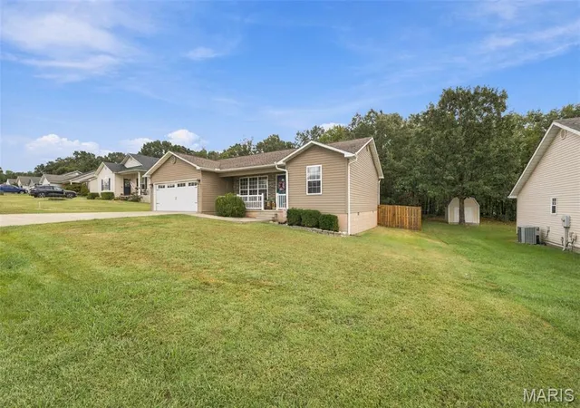 Photo 2 of Single family home for sale at 351 Murfield, Poplar Bluff, MO 63901 | MLS# MIS26062044 | Listing updated on 2026-09-29