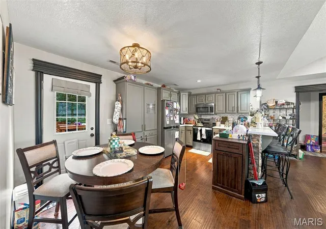 Photo 3 of Single family home for sale at 351 Murfield, Poplar Bluff, MO 63901 | MLS# MIS26062044 | Listing updated on 2026-09-29