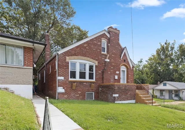 Photo 2 of Single family home for sale at 3500 Central Pl, Saint Louis, MO 63121 | MLS# MIS26062046 | Listing updated on 2026-09-27