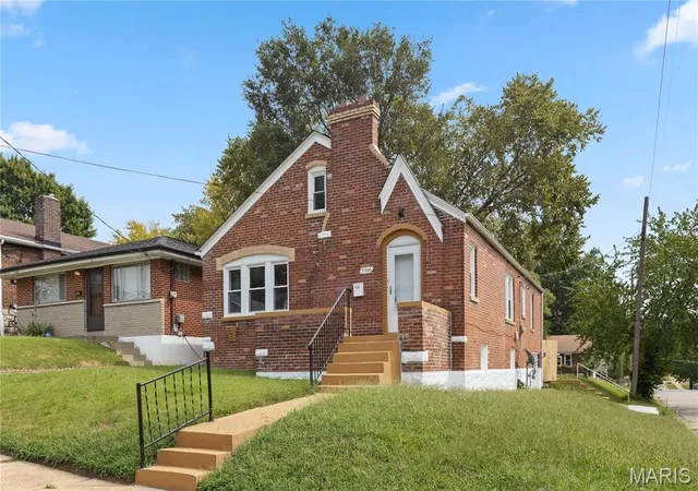 Photo 3 of Single family home for sale at 3500 Central Pl, Saint Louis, MO 63121 | MLS# MIS26062046 | Listing updated on 2026-09-27