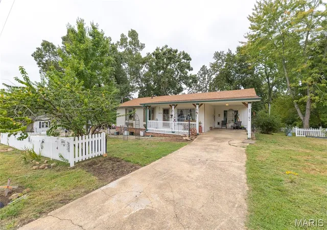 Photo 3 of Single family home for sale at 2211 Orr Rd, Poplar Bluff, MO 63901 | MLS# MIS26062049 | Listing updated on 2026-09-29
