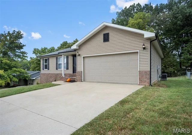 Photo 3 of Single family home for sale at 1724 Georgia St, Cape Girardeau, MO 63701 | MLS# MIS26062050 | Listing updated on 2026-10-05
