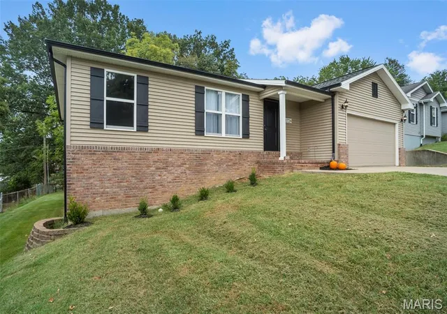 Photo 3 of Single family home for sale at 1724 Georgia St, Cape Girardeau, MO 63701 | MLS# MIS26062050 | Listing updated on 2026-10-05