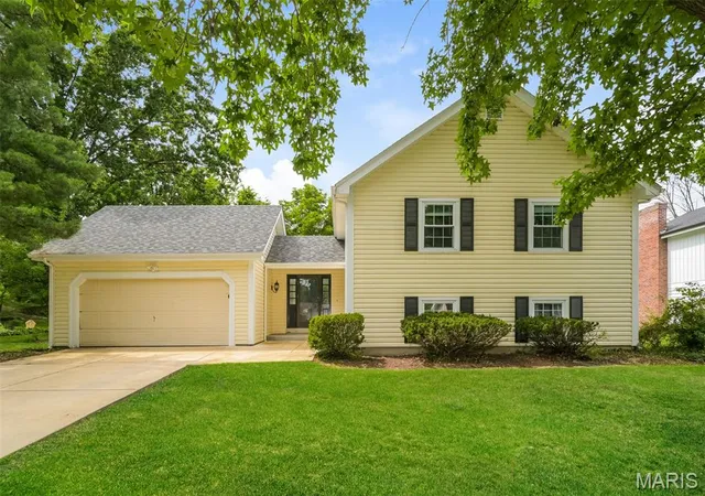 Photo 1 of Single family home for sale at 15027 Isleview Dr, Chesterfield, MO 63017 | MLS# MIS26062051 | Listing updated on 2026-09-28