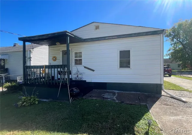 Photo 3 of Single family home for sale at 905 N 84th Street, East Saint Louis, IL 62203 | MLS# MIS26062054 | Listing updated on 2026-10-05
