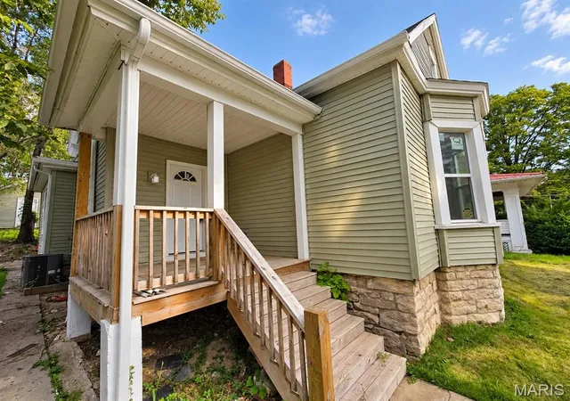 Photo 2 of Single family home for sale at 519 N Section St, Hannibal, MO 63401 | MLS# MIS26062062 | Listing updated on 2026-09-25