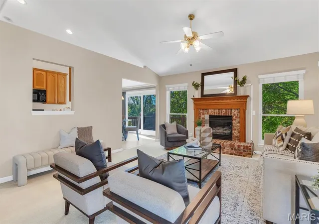 Listing Photo 5 - Condo for sale in building located at 18 Country Blf Ct, Saint Charles, MO 63301