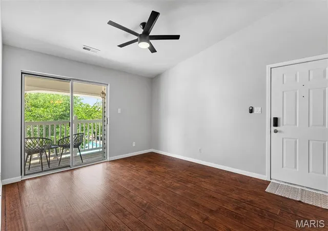 Photo 3 of Condo for sale at 1961 Marine Ter Dr #L, Saint Louis, MO 63146 | MLS# MIS26062066 | Listing updated on 2026-09-25