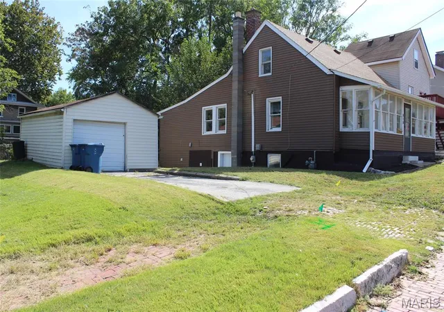 Photo 2 of Single family home for sale at 615 George St, Alton, IL 62002 | MLS# MIS26062070 | Listing updated on 2026-10-02
