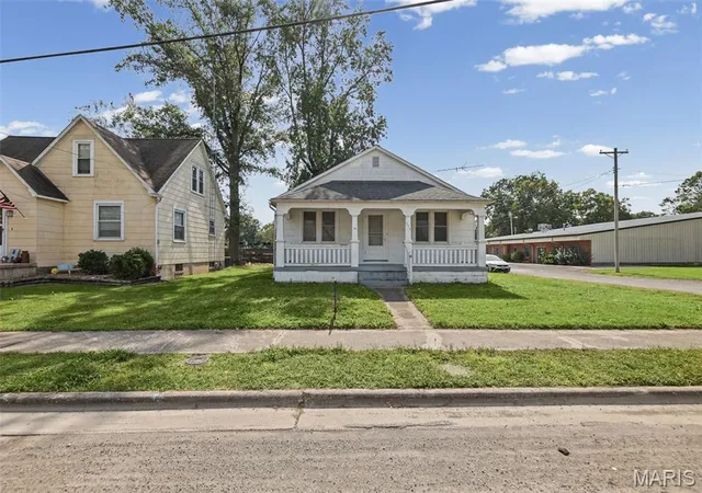 Photo 3 of Single family home for sale at 115 W Mascourtah, Okawville, IL 62271 | MLS# MIS26062071 | Listing updated on 2026-10-01