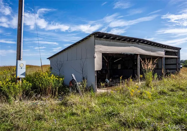 Photo 3 of Sale Pending at 4121 Pike 451, Curryville, MO 63339 | MLS# MIS26062072 | Listing updated on 2026-10-02
