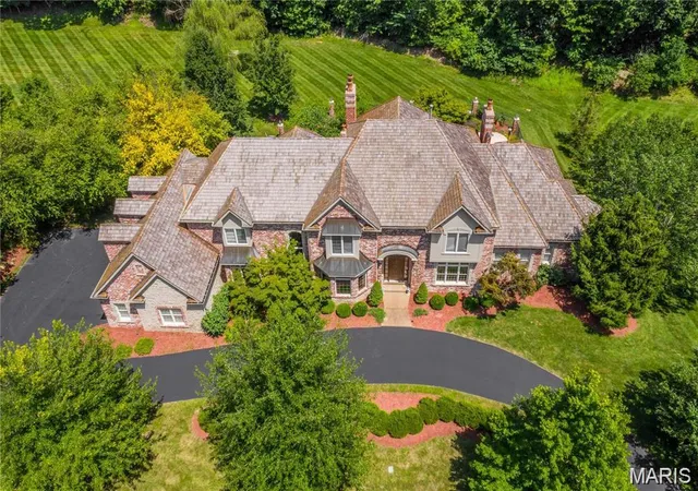 Photo 1 of Mansion for sale at 522 Morel Ct, Saint Albans, MO 63073 | MLS# MIS26062076 | Listing updated on 2026-10-02