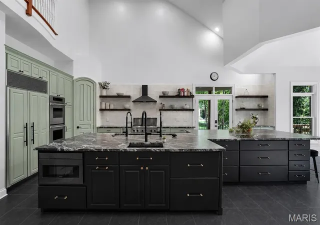 Photo 3 of Mansion for sale at 522 Morel Ct, Saint Albans, MO 63073 | MLS# MIS26062076 | Listing updated on 2026-10-02