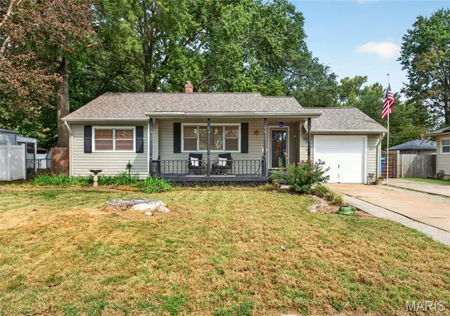 Single family home for sale at 2125 Lindell Blvd, Granite City, IL 62040 | MLS# MIS26062078