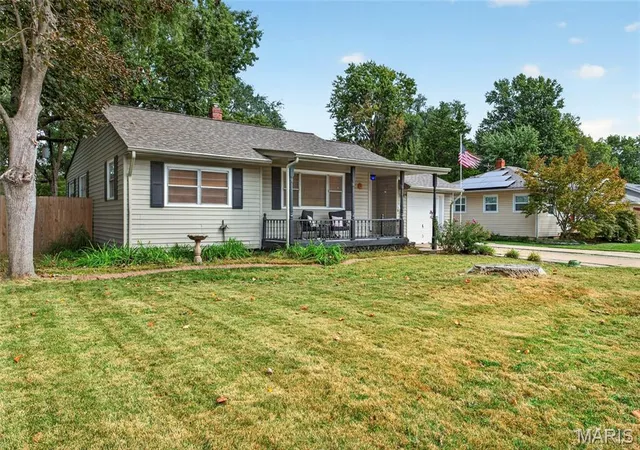 Photo 1 of Single family home for sale at 2125 Lindell Blvd, Granite City, IL 62040 | MLS# MIS26062078 | Listing updated on 2026-10-07