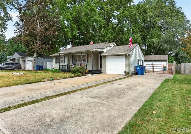 Photo 2 of Single family home for sale at 2125 Lindell Blvd, Granite City, IL 62040 | MLS# MIS26062078 | Listing updated on 2026-10-07