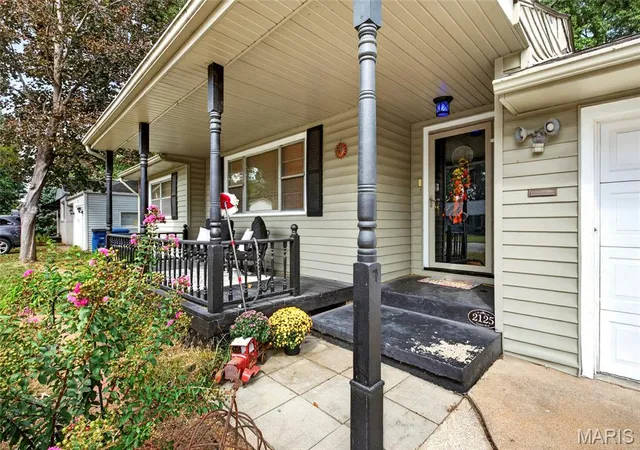 Photo 4 of Single family home for sale at 2125 Lindell Blvd, Granite City, IL 62040 | MLS# MIS26062078 | Listing updated on 2026-10-07