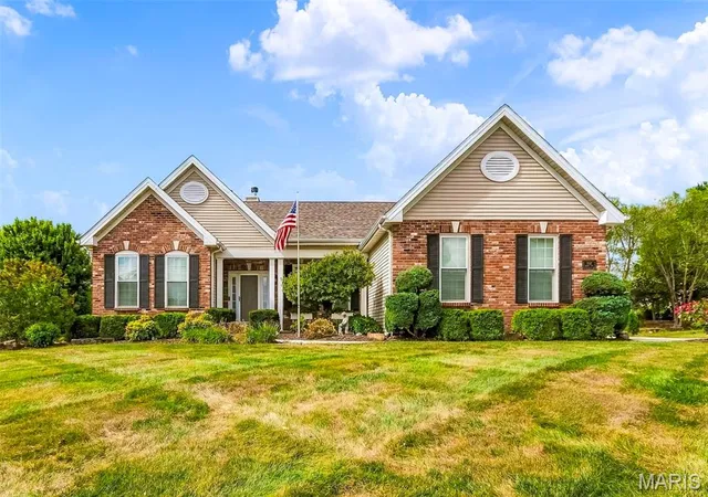 Photo 2 of Single family home for sale at 1817 Majestic Oaks Dr, Wentzville, MO 63385 | MLS# MIS26062082 | Listing updated on 2026-09-30
